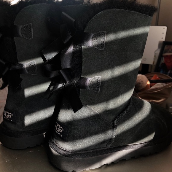 UGGS - Picture 2 of 7